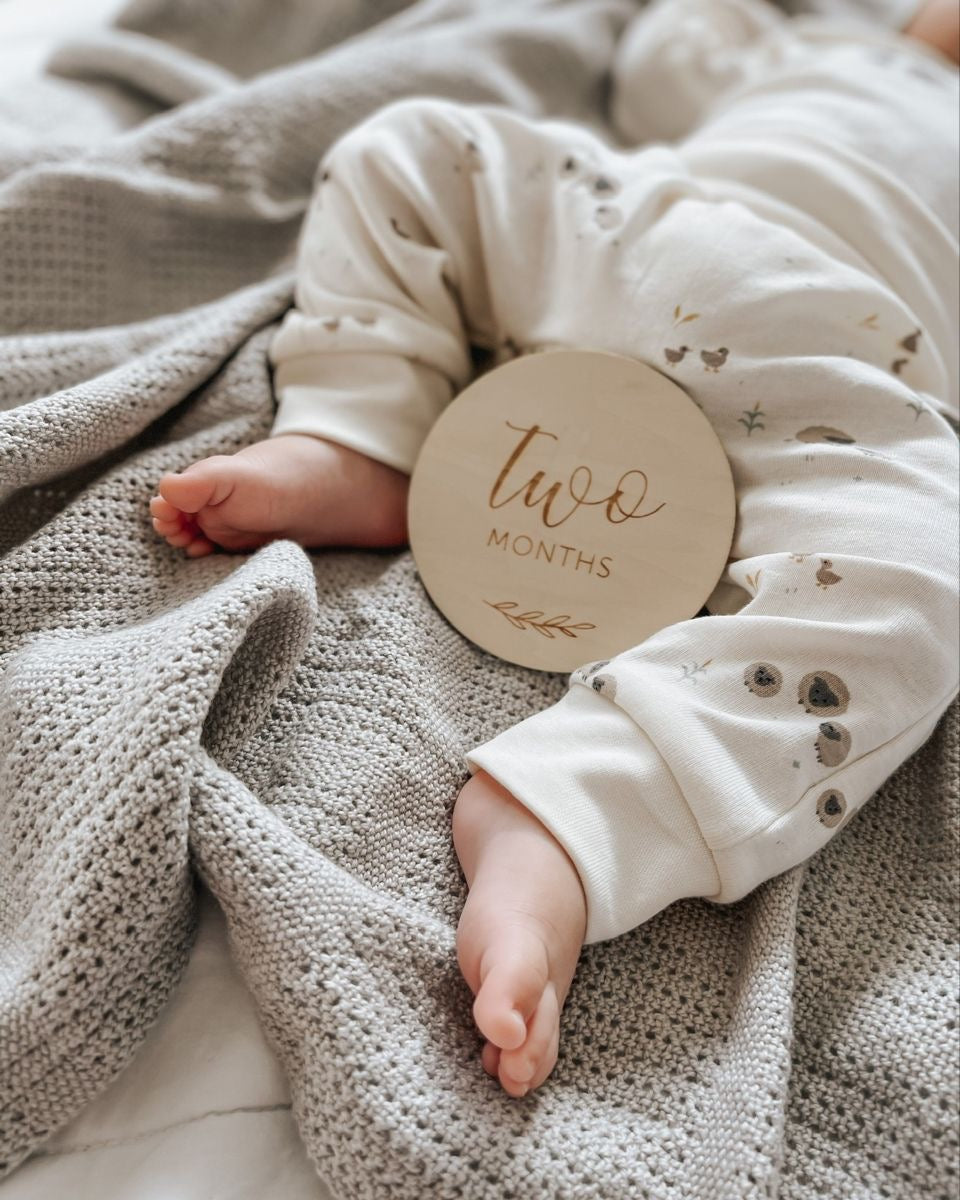 Baby milestone signs.